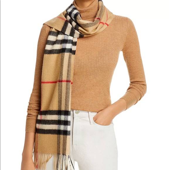 Authentic Burberry Cashmere Scarf - Picture 8 of 8